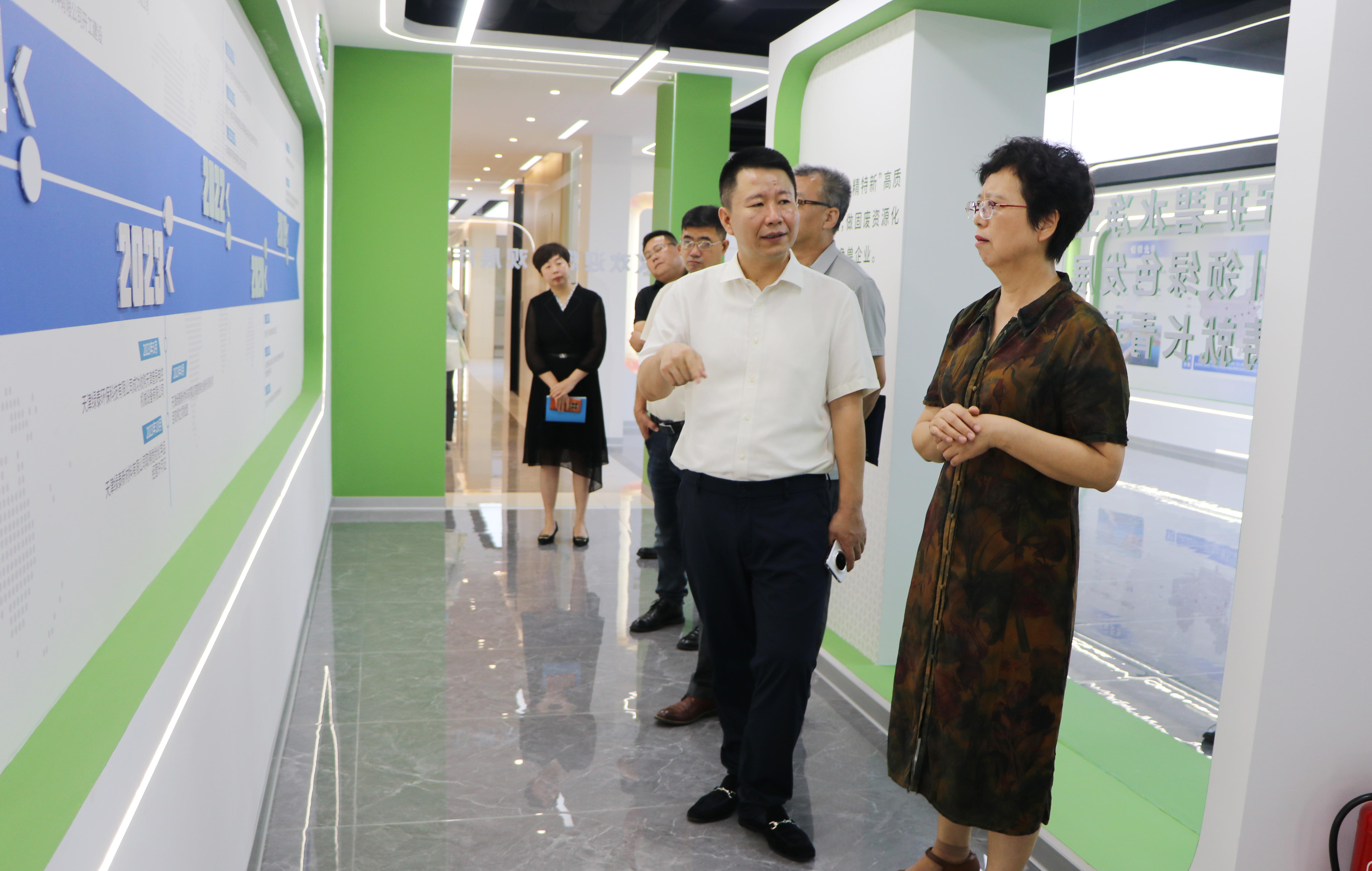 Leaders from the Binhai New Area Federation of Industry and Commerce visited Luwei New Materials for research and guidance