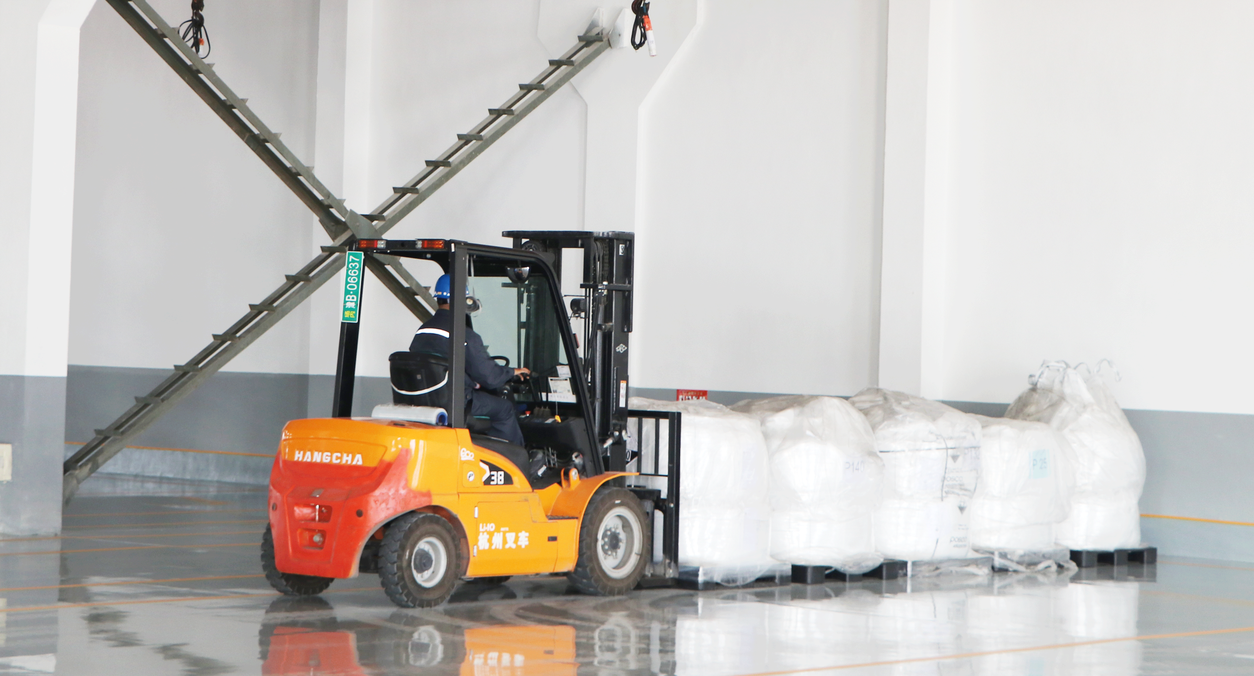 The first bonded product of Luwei New Materials was successfully placed in the warehouse